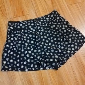 Divided by H&M Black Daisy Print Shorts Sz 4
